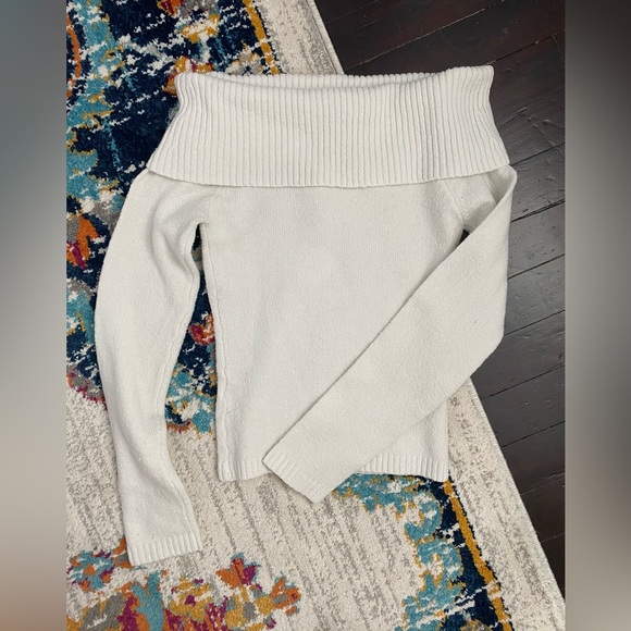 Geri Off-Shoulder Ribbed Sweater - Picture 5 of 6